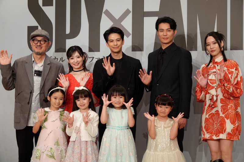 東宝_SPY×FAMILY_製作発表_集合写真_800